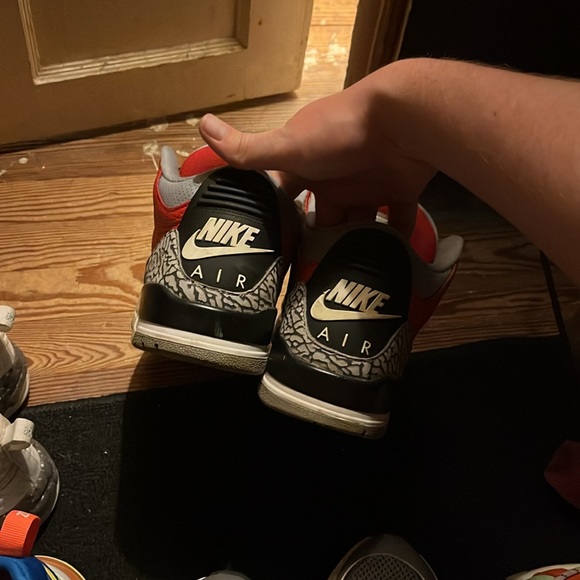 Red retro 3 jordans - Picture 6 of 6